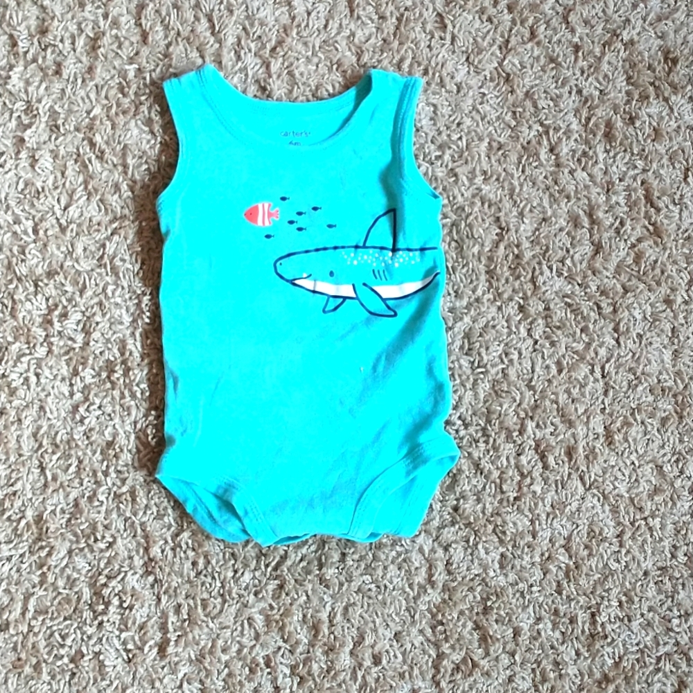 Sleeveless T-shirt